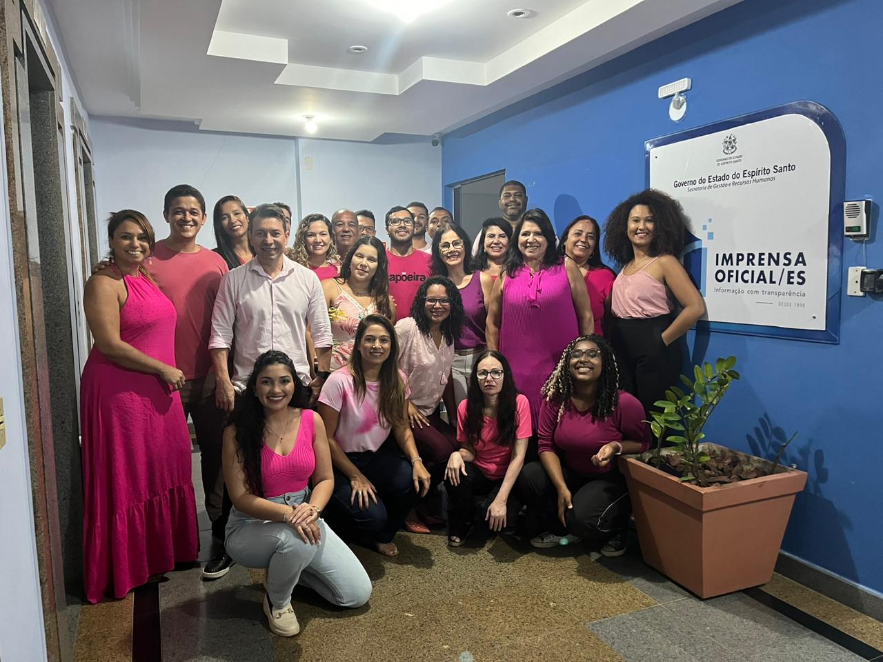 Equipe vestida de rosa